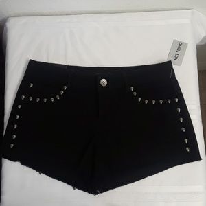 skull studded short
